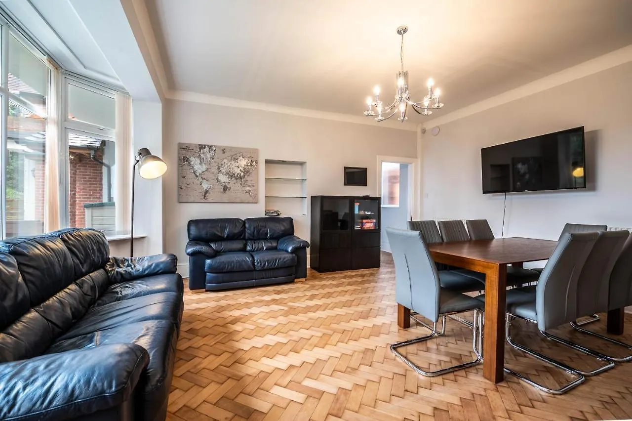 The Manor - Large Luxury Home In Bournemouth - Sleeps 12+ Holiday home