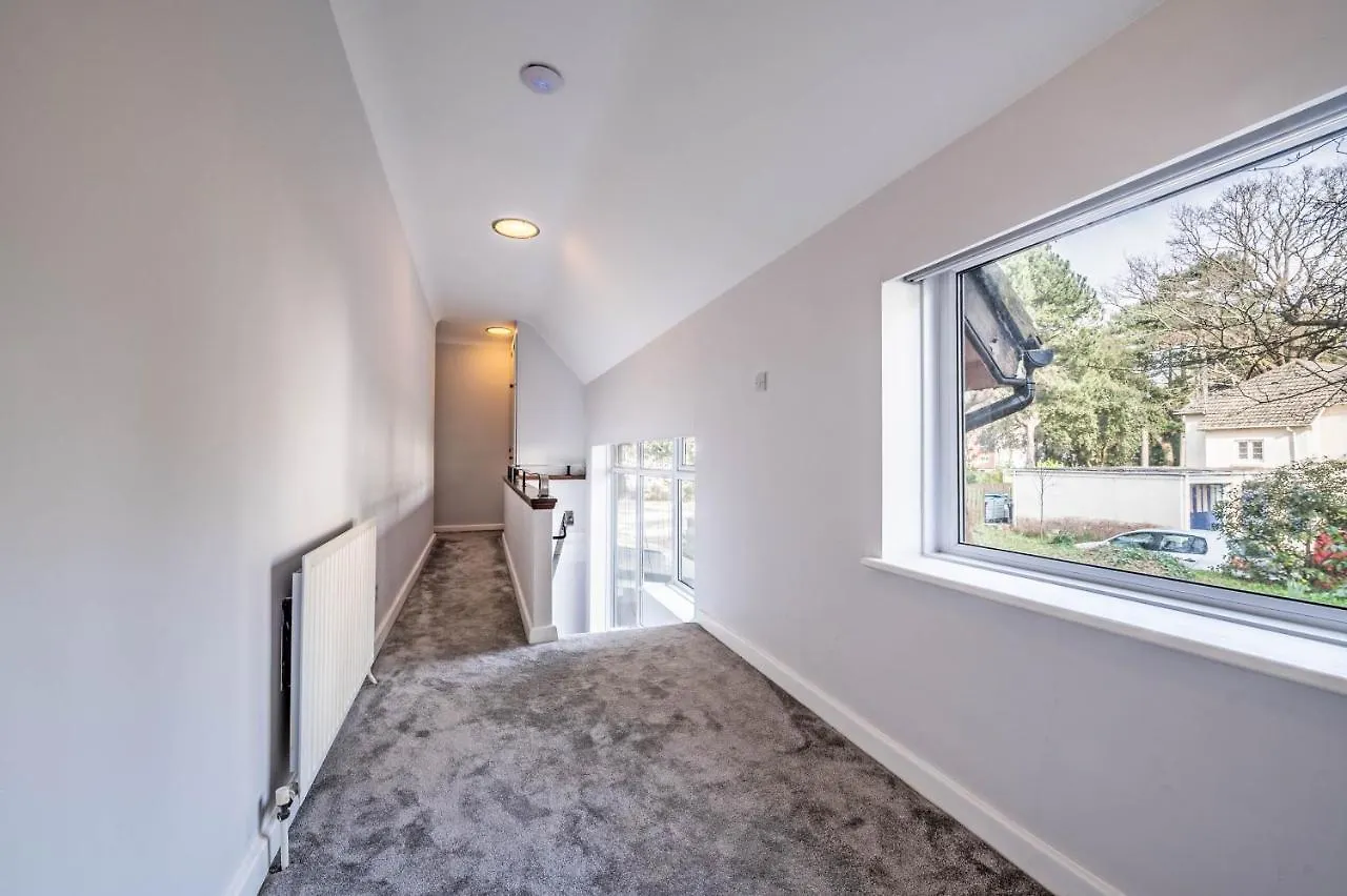 The Manor - Large Luxury Home In Bournemouth - Sleeps 12+ 0*,