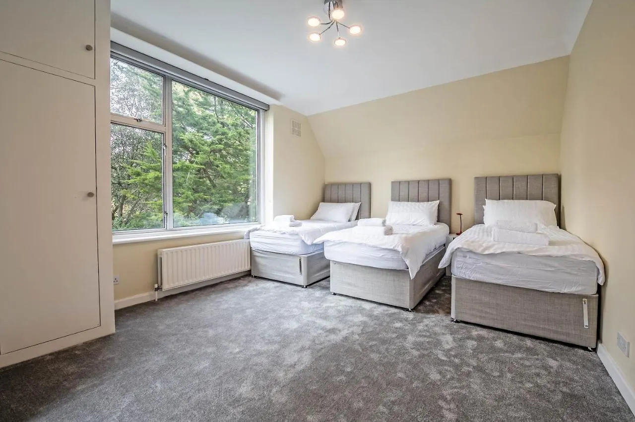 The Manor - Large Luxury Home In Bournemouth - Sleeps 12+ Holiday home